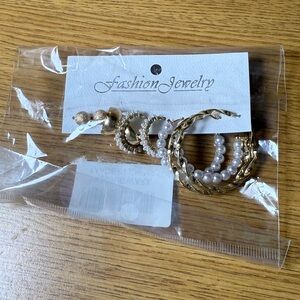 Set of 5 Gold Earrings – Hoops & Studs – Fashion Jewelry – New in Package